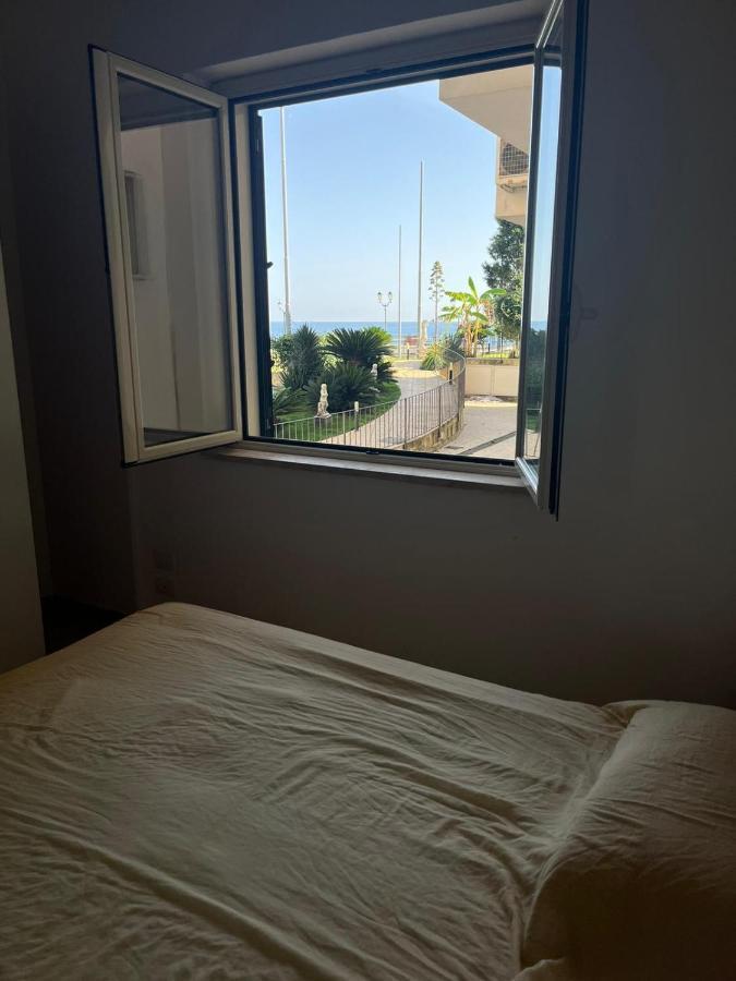 Apartamento Bilocale Vista Mare Sul Lungomare Siderno Exterior foto